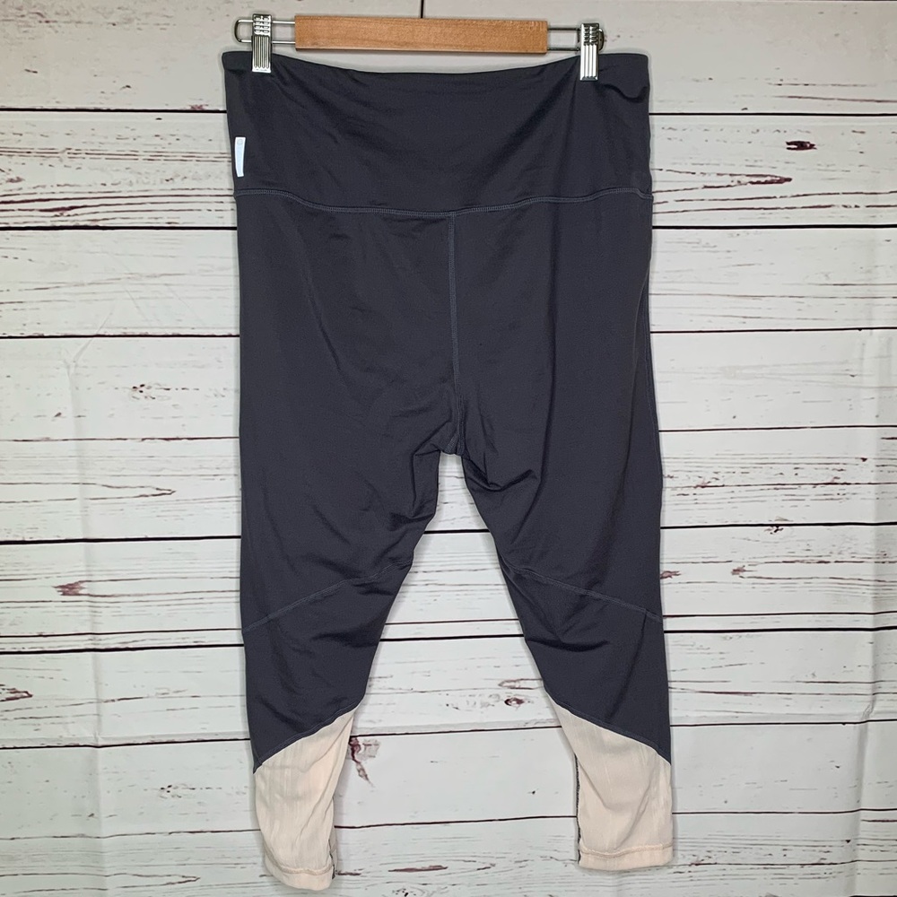 Zella | Grey with Ivory Mesh Detail Crop Legging - Picture 6 of 6